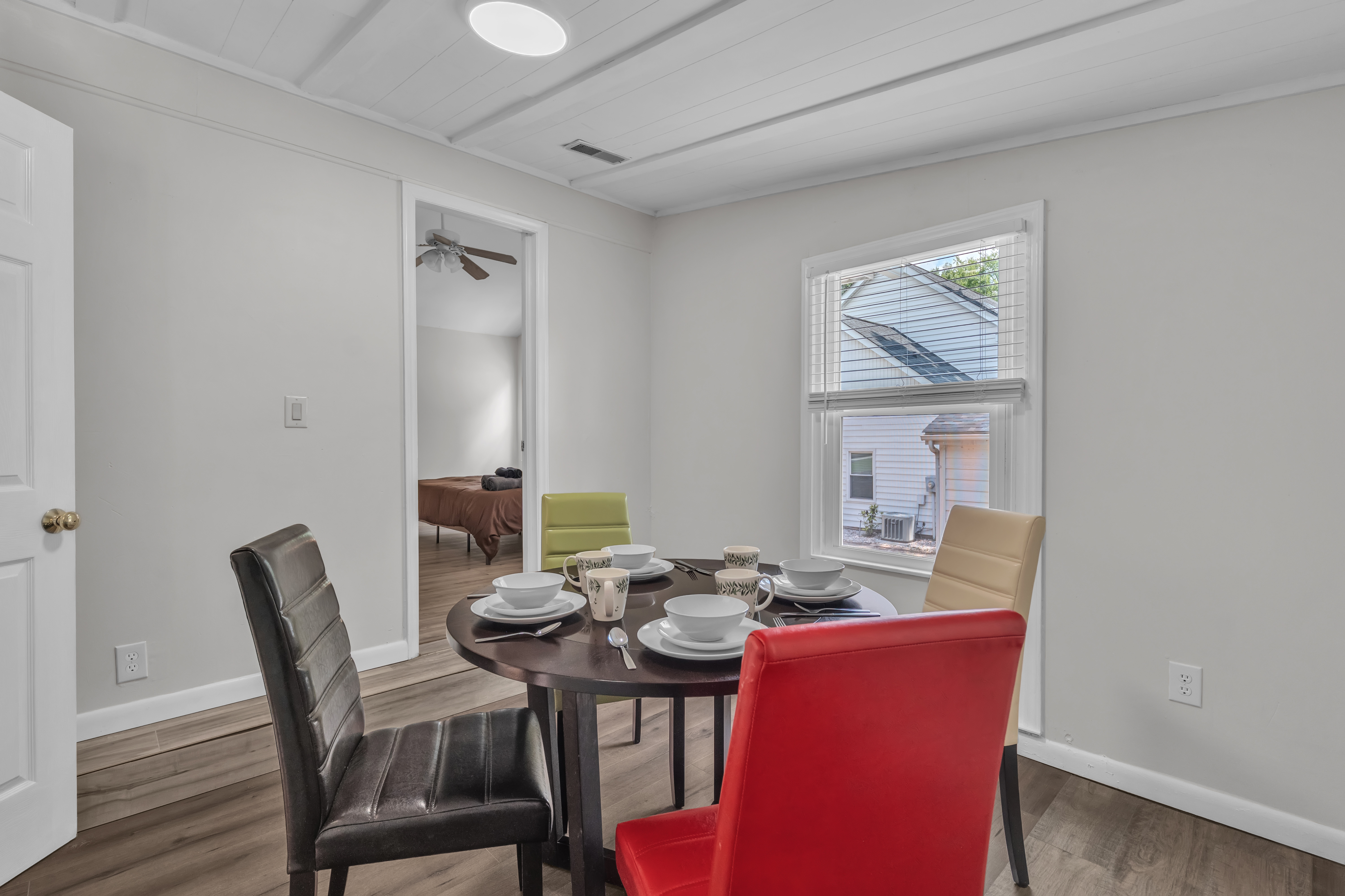 Fully equipped kitchen appliances